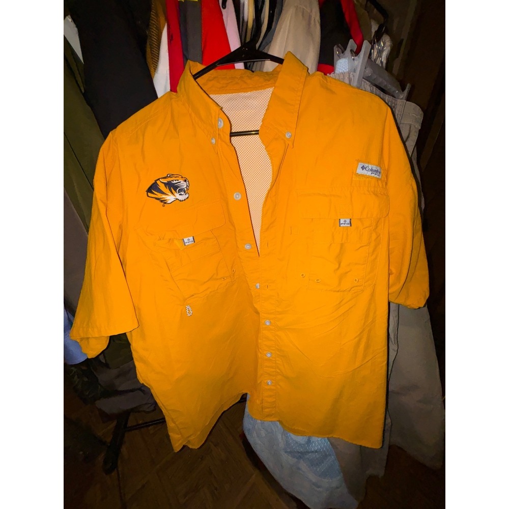 2  Mens Short Sleeve Button Up shirts